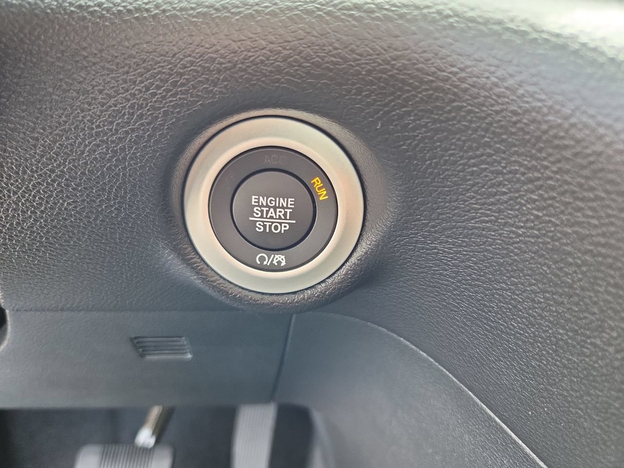 New 2027 Chrysler Pacifica Select w/ Family Tech Group FWD image 28