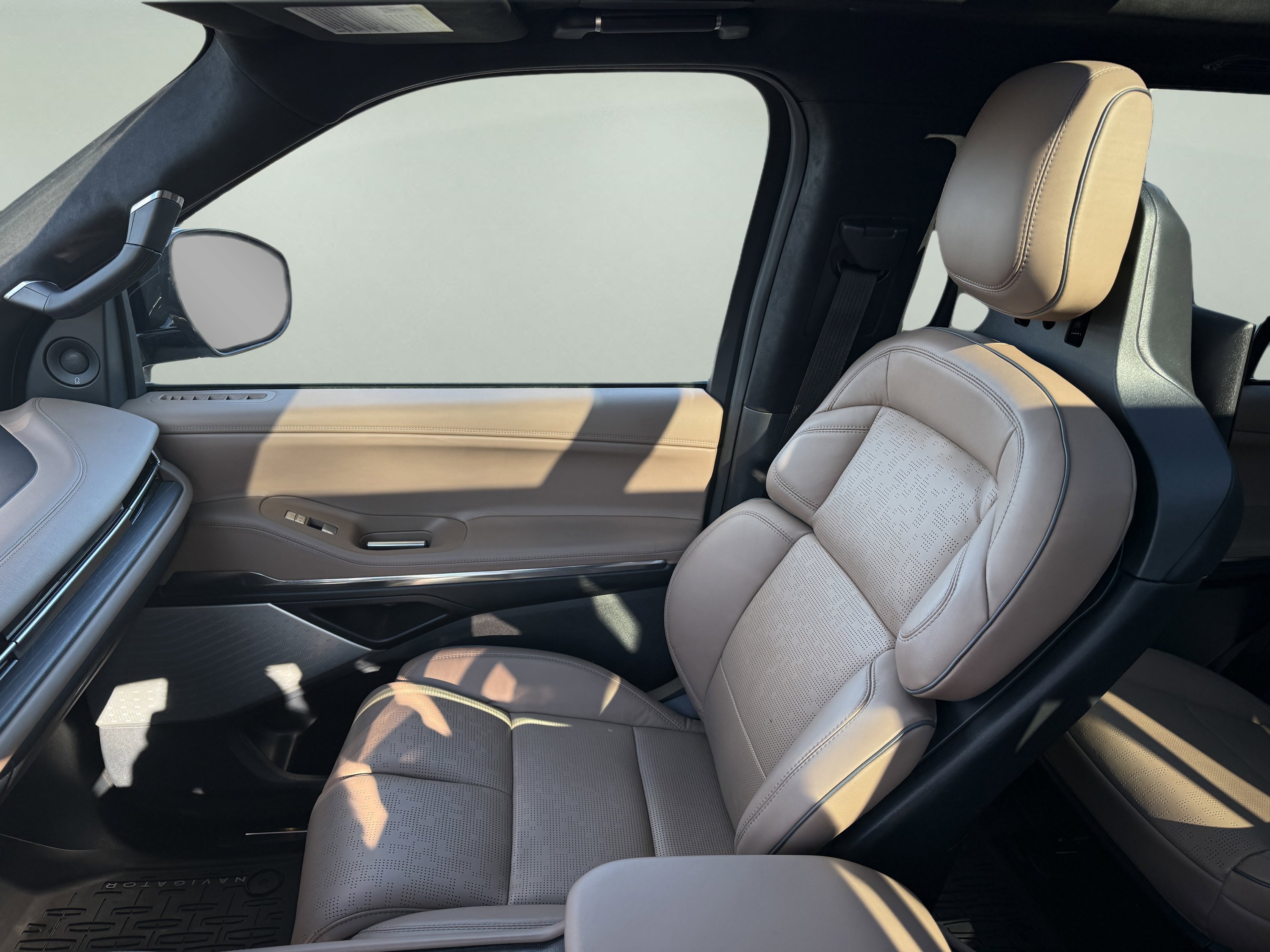 Used 2025 Lincoln Navigator Black Label AWD/4WD image 20