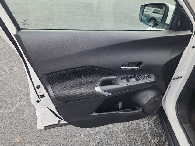 Used 2023 Nissan Kicks SV FWD image 9