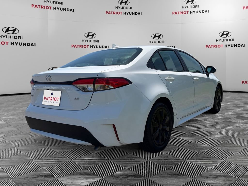 Used 2021 Toyota Corolla LE FWD image 3