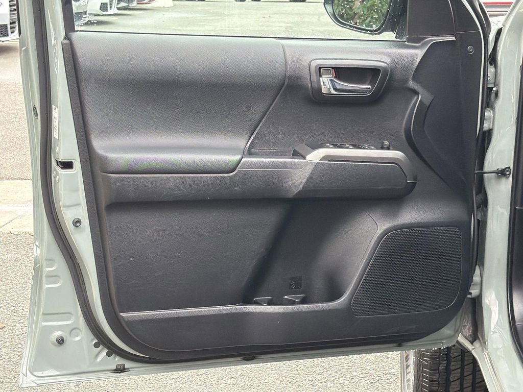 Used 2023 Toyota Tacoma TRD Off-Road image 18