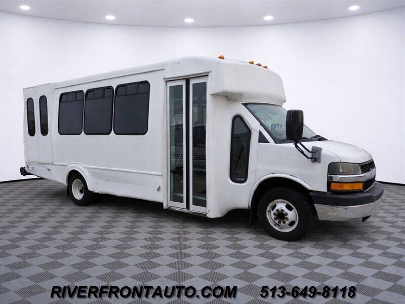 Used 2013 Chevrolet Express 4500 w/ Shuttle Bus Package RWD image 1