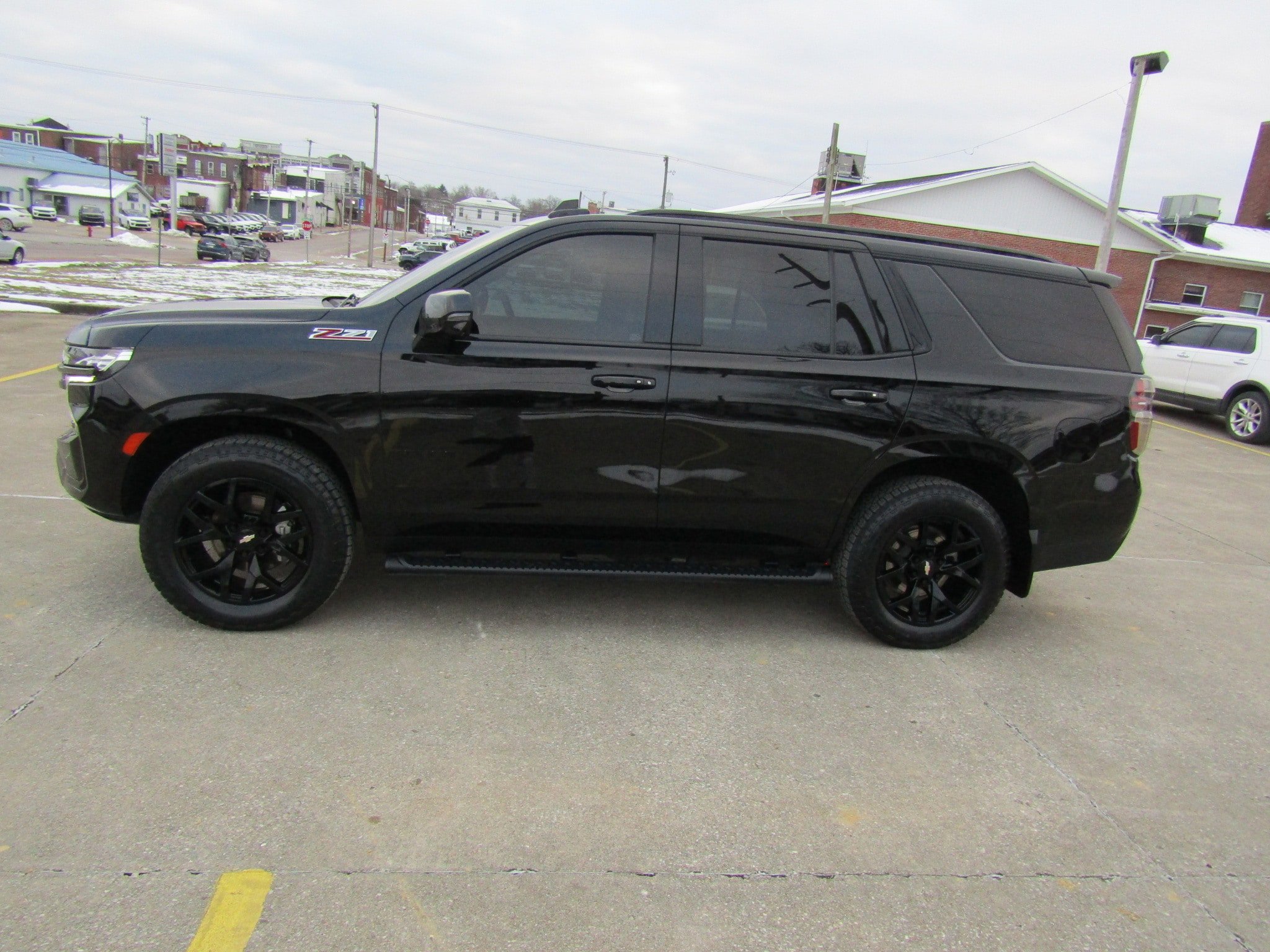 Used 2022 Chevrolet Tahoe Z71 w/ Luxury Package AWD/4WD image 6