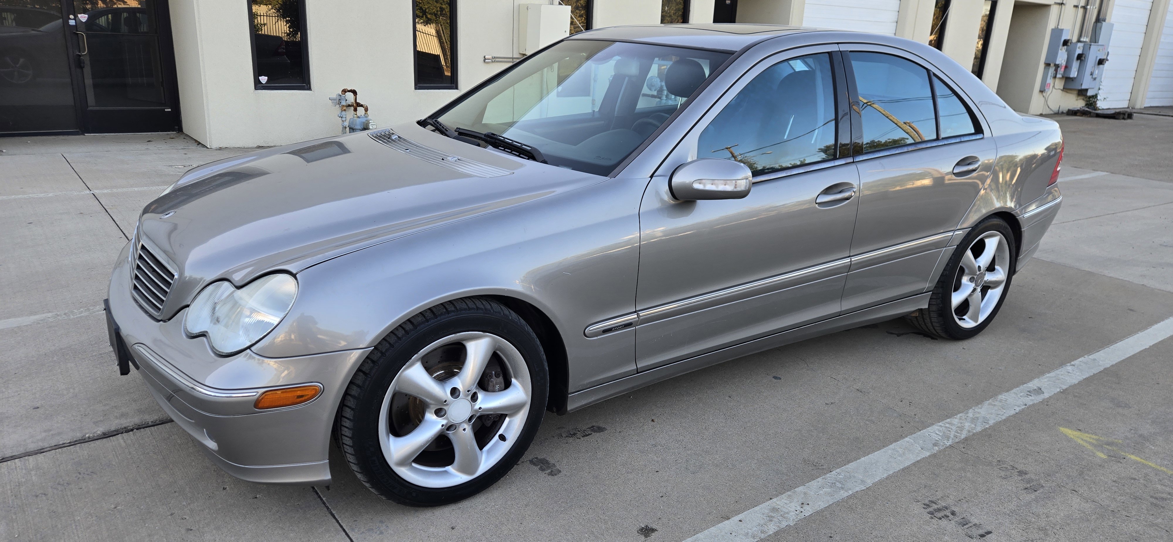 Used 2004 Mercedes-Benz C 320 Sedan image 3