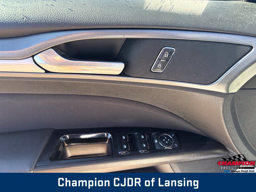 Used 2015 Ford Fusion SE FWD image 14