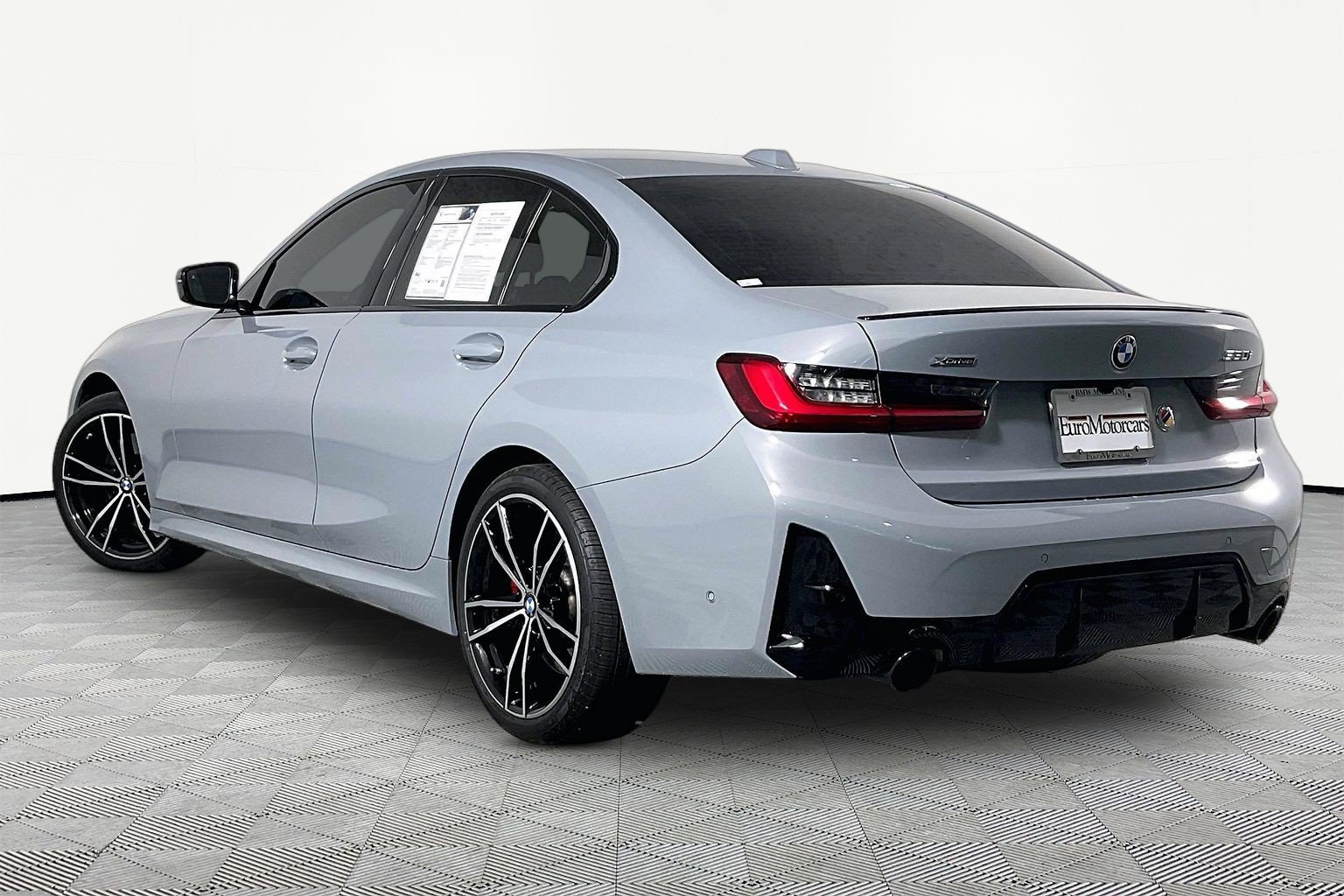 Used 2023 BMW 330i xDrive Sedan w/ M Sport Package AWD/4WD image 5
