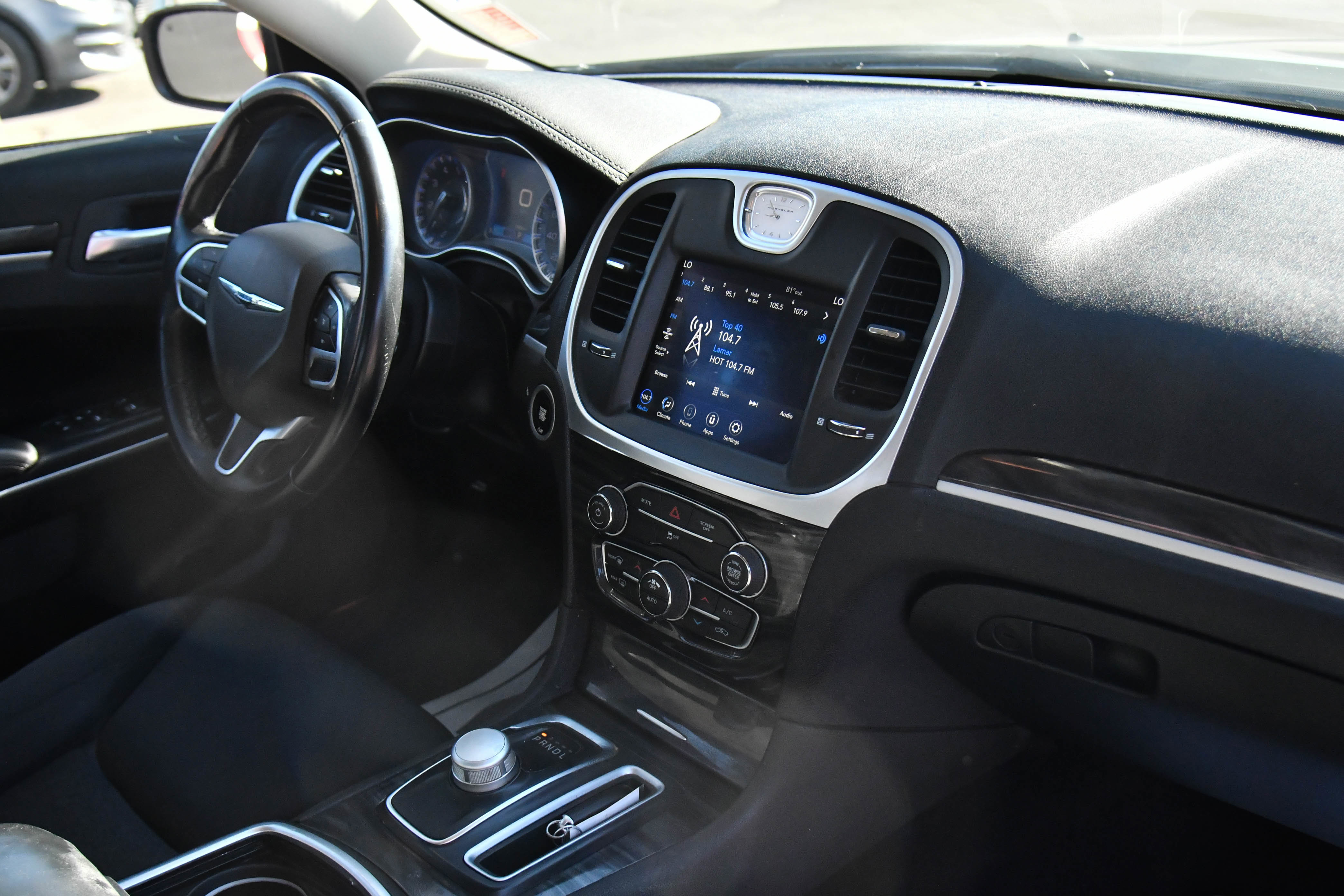 Used 2022 Chrysler 300 Touring w/ Sport Appearance Package image 40