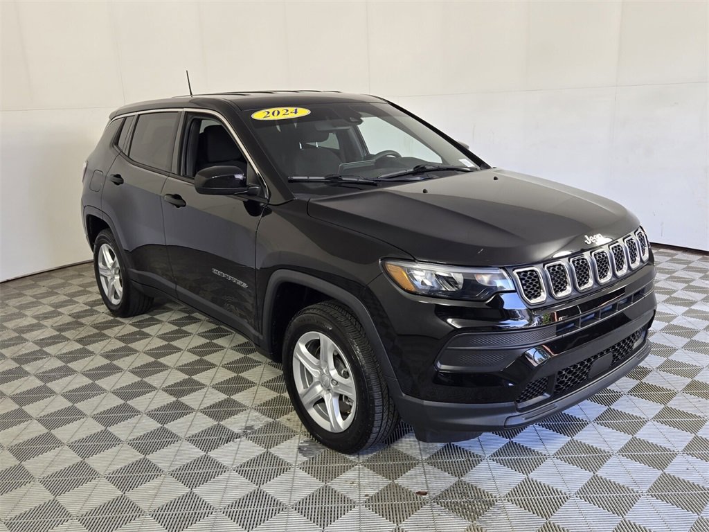 Used 2024 Jeep Compass Sport image 2