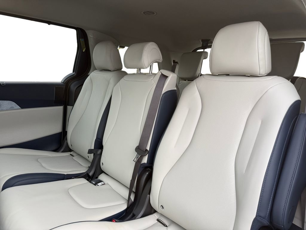 New 2026 Kia Carnival EX FWD image 14