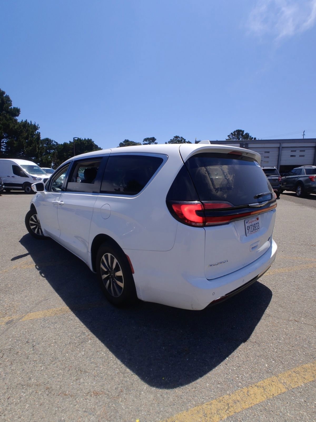 Used 2022 Chrysler Pacifica Touring-L FWD image 4