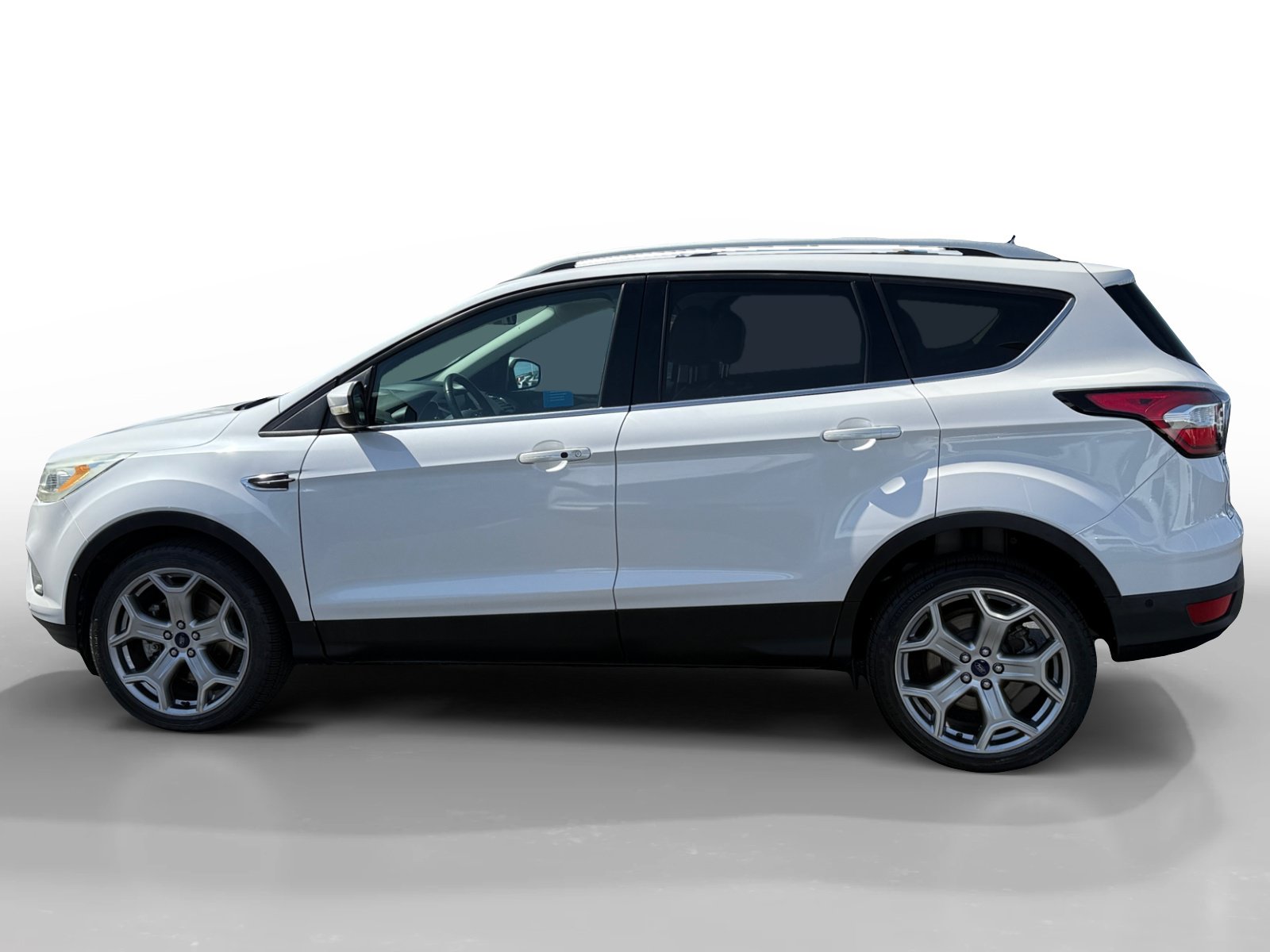 Used 2017 Ford Escape Titanium w/ Equipment Group 301A AWD/4WD image 2