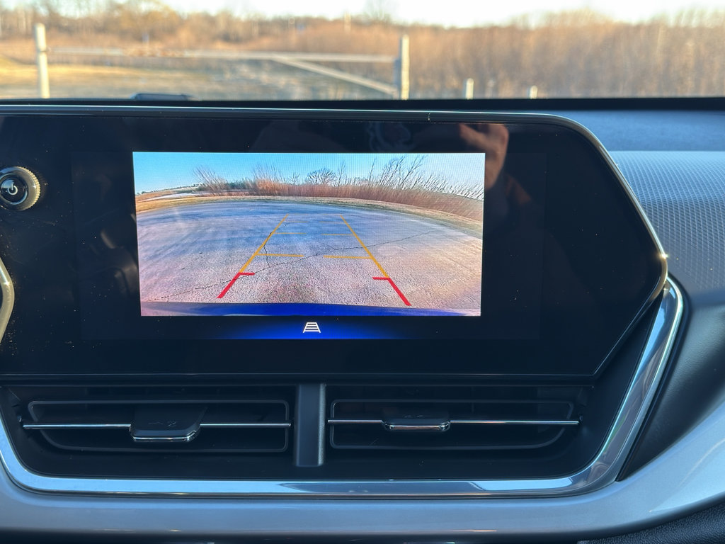 Used 2024 Chevrolet Trax LT w/ Sunroof Package image 26