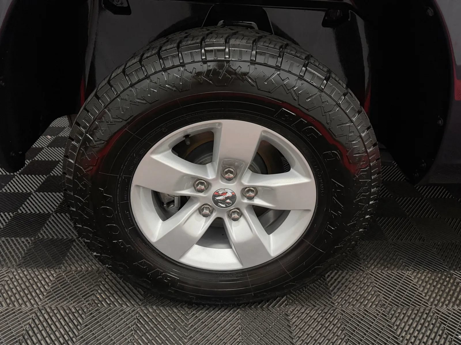 Used 2019 RAM 1500 Tradesman w/ Chrome Plus Package RWD image 18