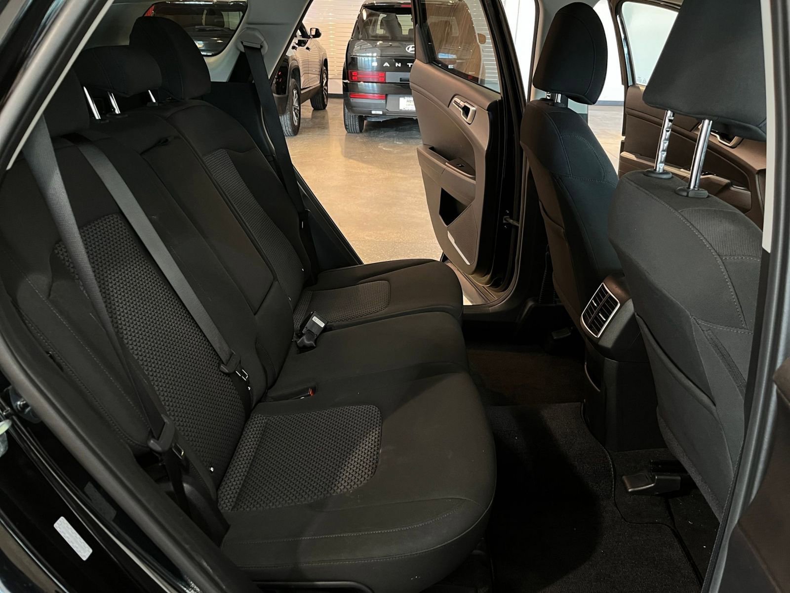 Used 2025 Kia Sportage LX image 37