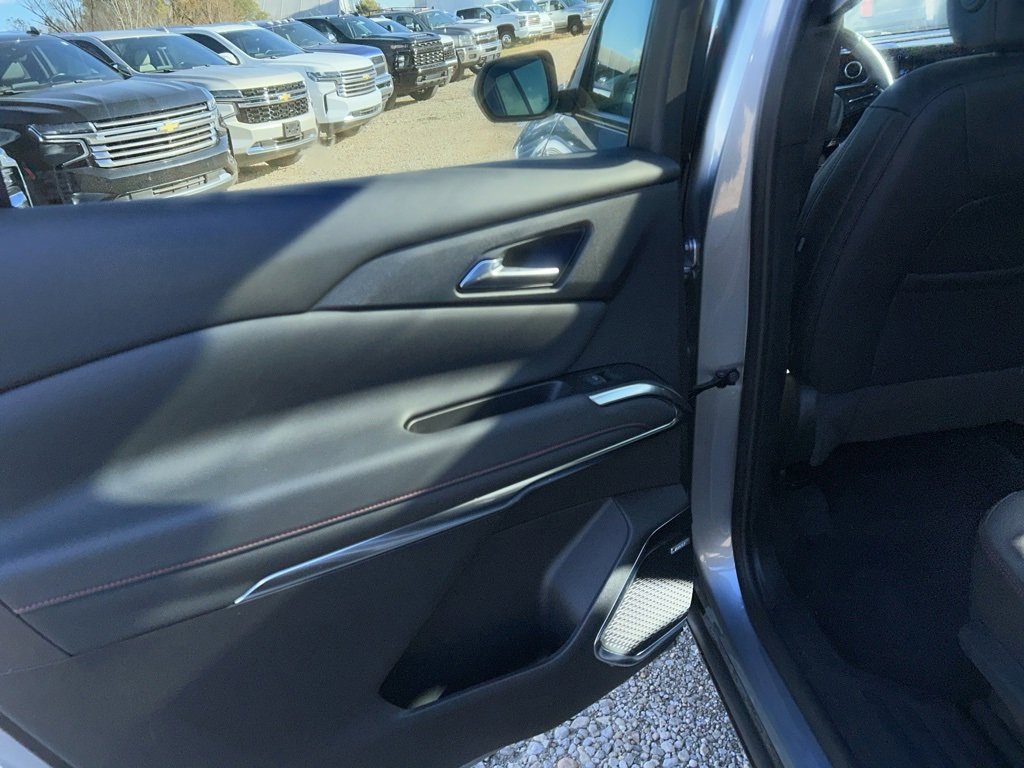 Used 2024 Chevrolet Traverse RS image 18