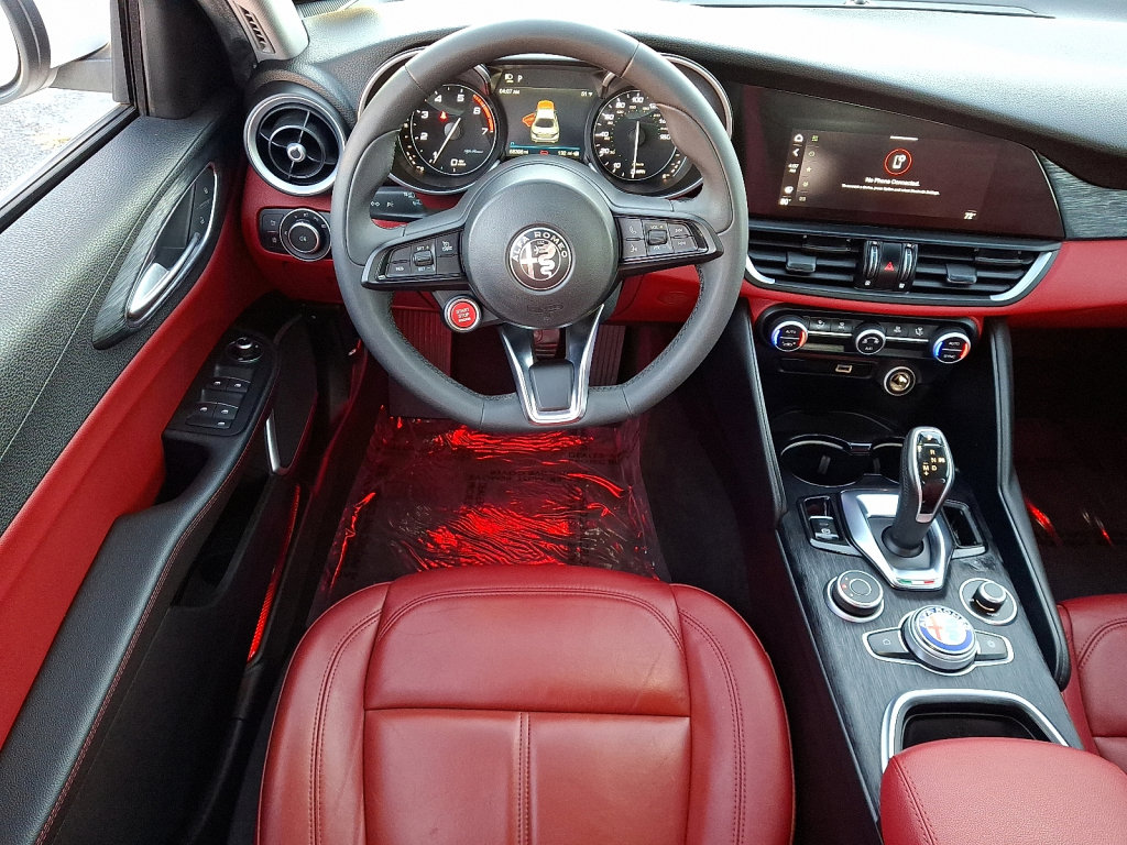 Used 2020 Alfa Romeo Giulia AWD image 22