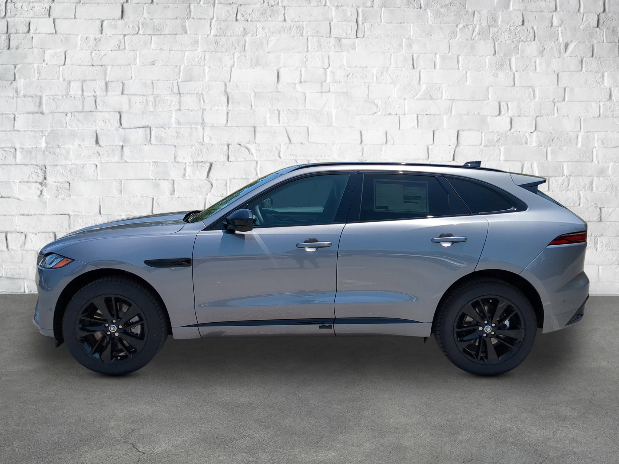 New 2026 Jaguar F-PACE R-Dynamic S image 3