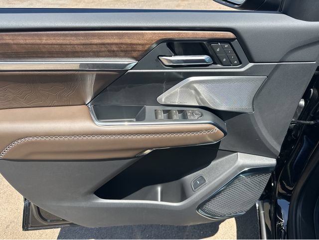 New 2026 GMC Acadia Denali Ultimate w/ LPO, Floor Liner Package AWD/4WD image 24