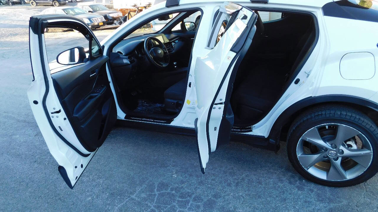 Used 2018 Toyota C-HR XLE image 25