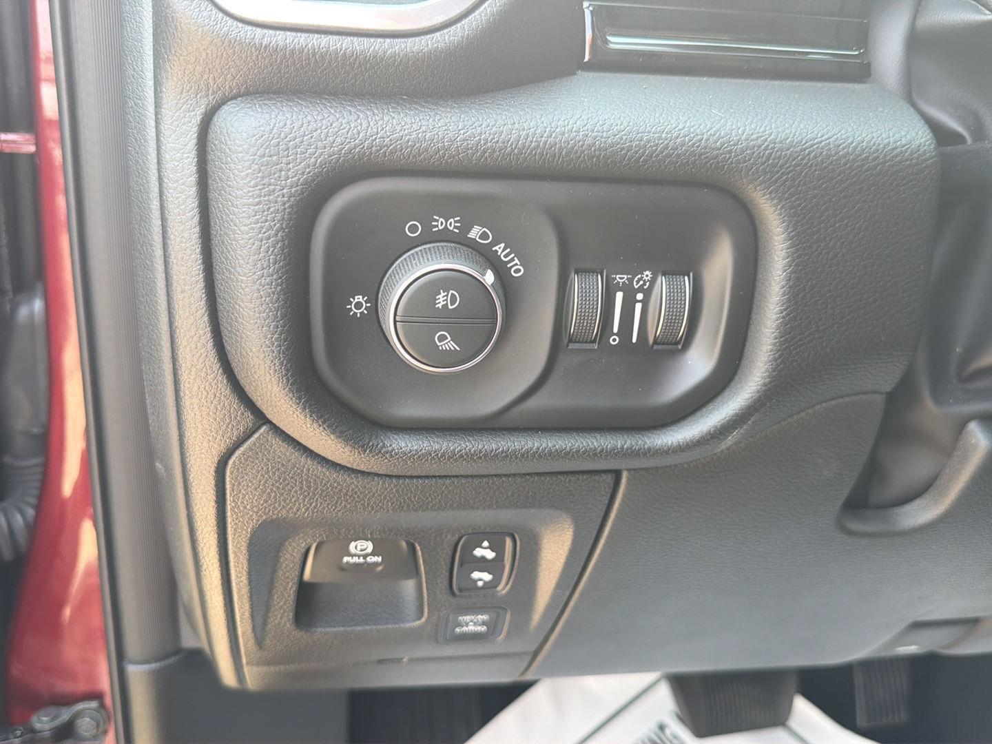 Used 2025 RAM 1500 Laramie AWD/4WD image 15