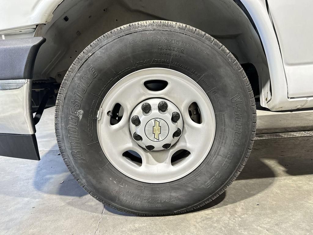 Used 2024 Chevrolet Express 2500 w/ Driver Convenience Package image 28