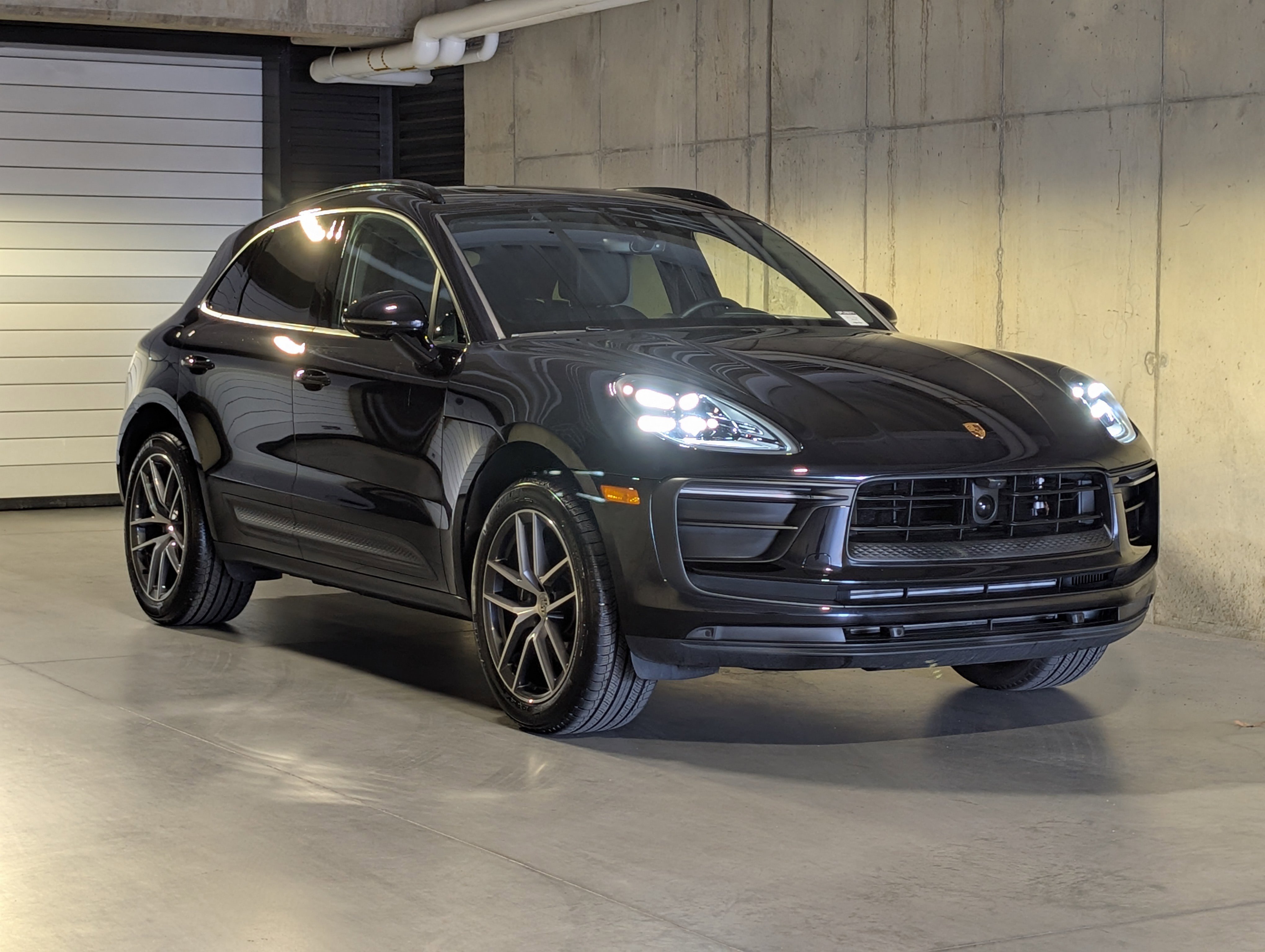 Certified 2025 Porsche Macan image 11