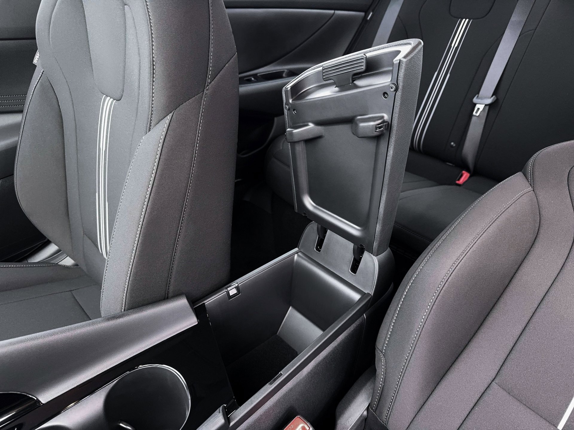 New 2026 Hyundai Elantra Hybrid FWD image 18
