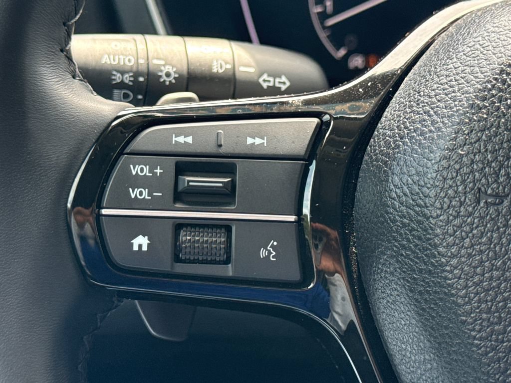 Certified 2025 Honda Pilot Touring image 30