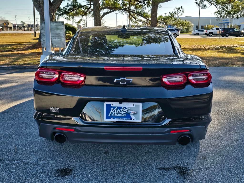 Used 2024 Chevrolet Camaro LT w/ Technology Package image 4