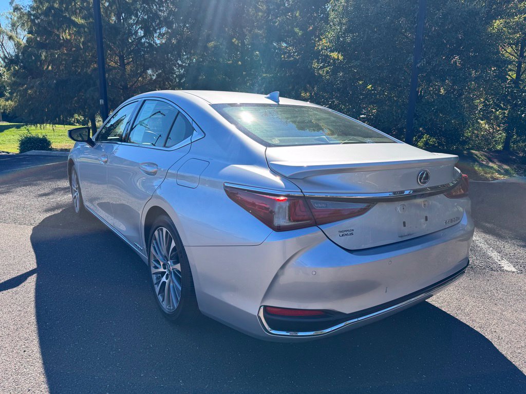 Used 2019 Lexus ES 300h w/ Premium Package FWD image 3