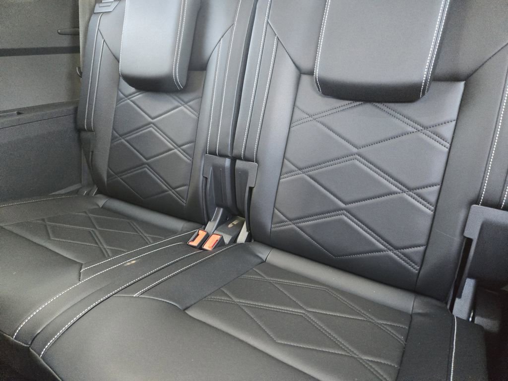 Used 2024 Volkswagen Atlas SE image 33