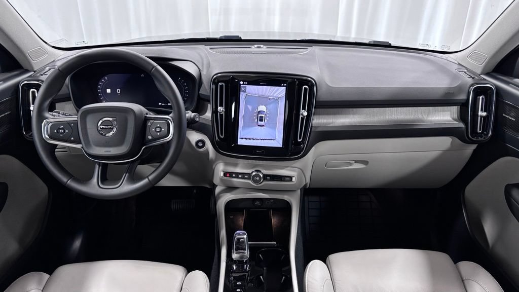Certified 2023 Volvo XC40 B5 Ultimate w/ Protection Package Premier AWD/4WD image 2