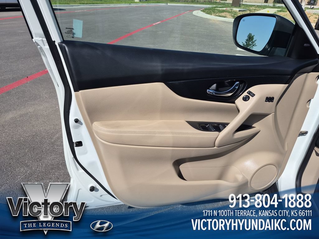 Used 2019 Nissan Rogue SL w/ Premium Package AWD/4WD image 10