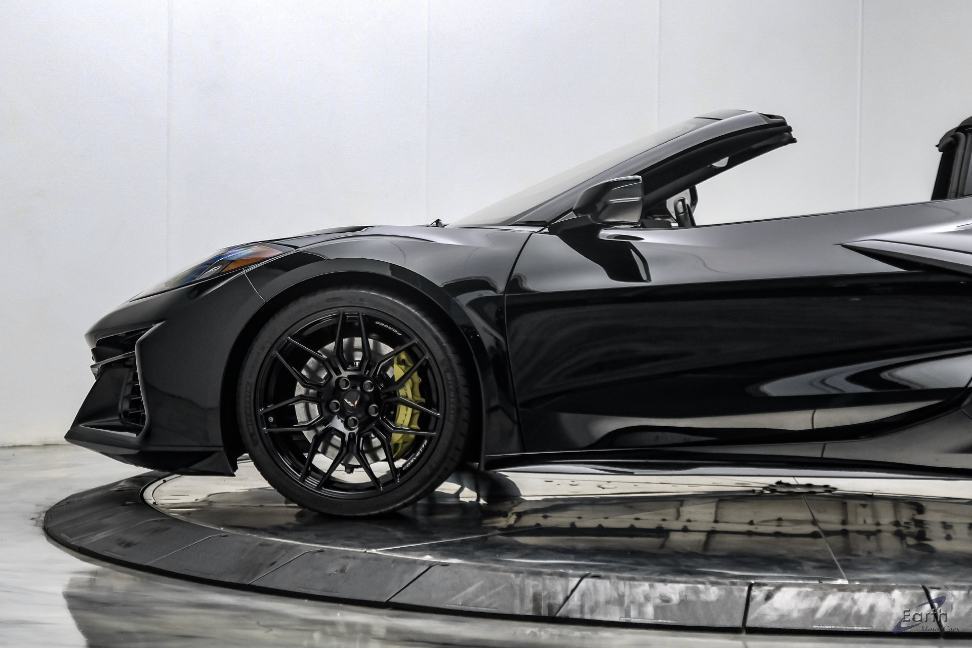 Used 2023 Chevrolet Corvette Z06 w/ Stealth Interior Trim Package RWD image 10