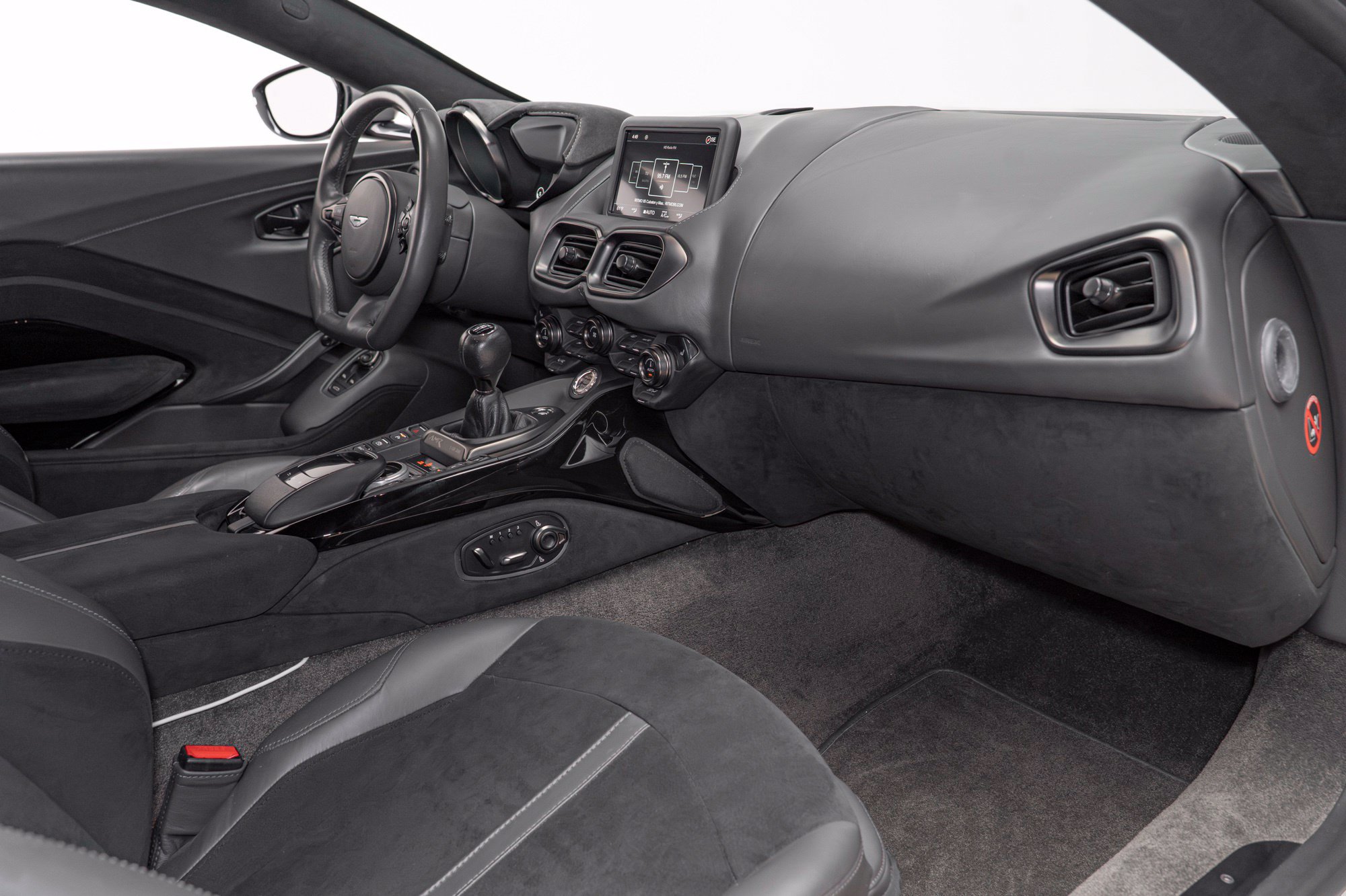 Used 2020 Aston Martin V8 Vantage AMR RWD image 52