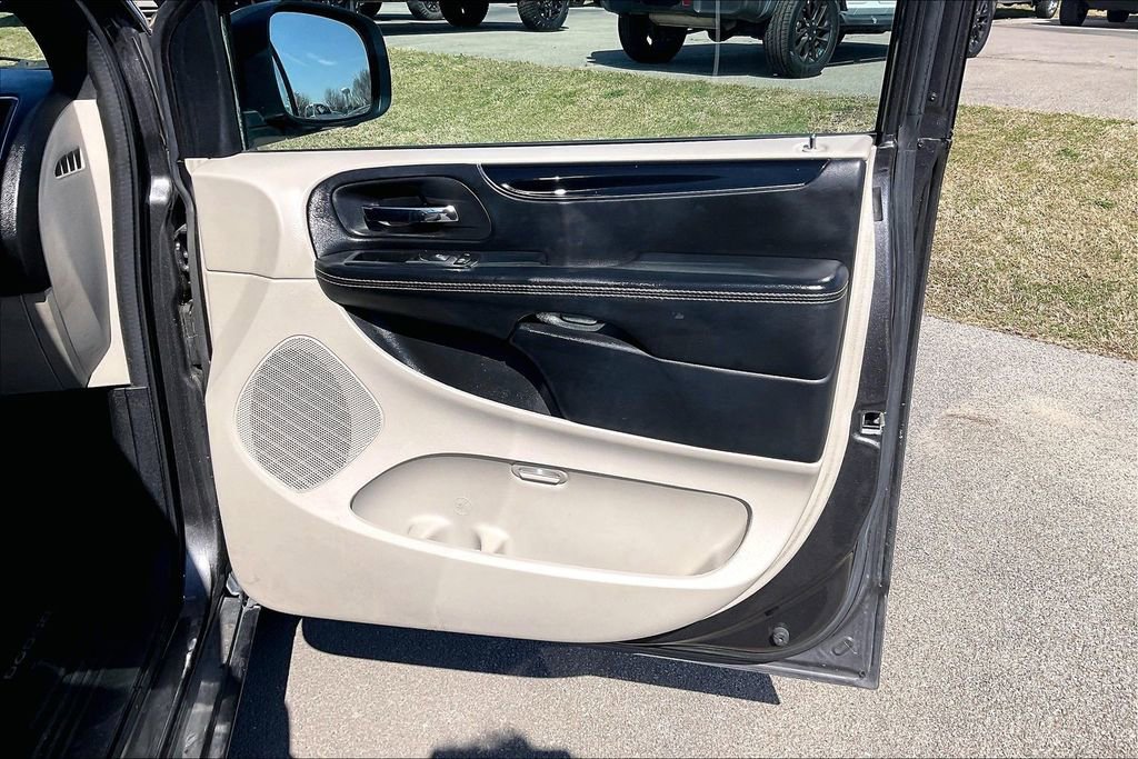 Used 2017 Dodge Grand Caravan SXT image 22