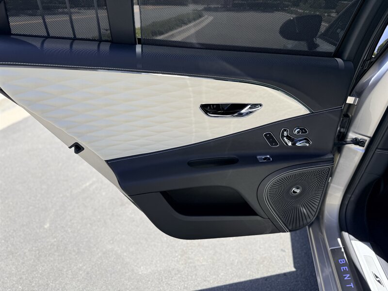 Used 2023 Bentley Flying Spur S V8 AWD/4WD image 16