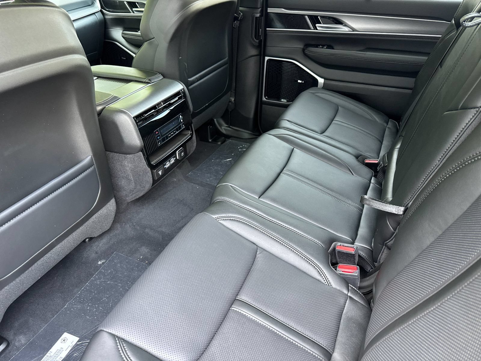 New 2026 Jeep Grand Wagoneer Limited AWD/4WD image 12
