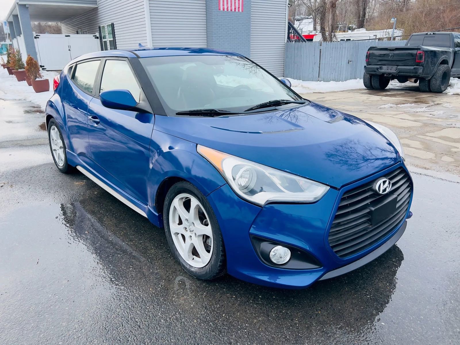 Used 2014 Hyundai Veloster Turbo R-Spec image 3