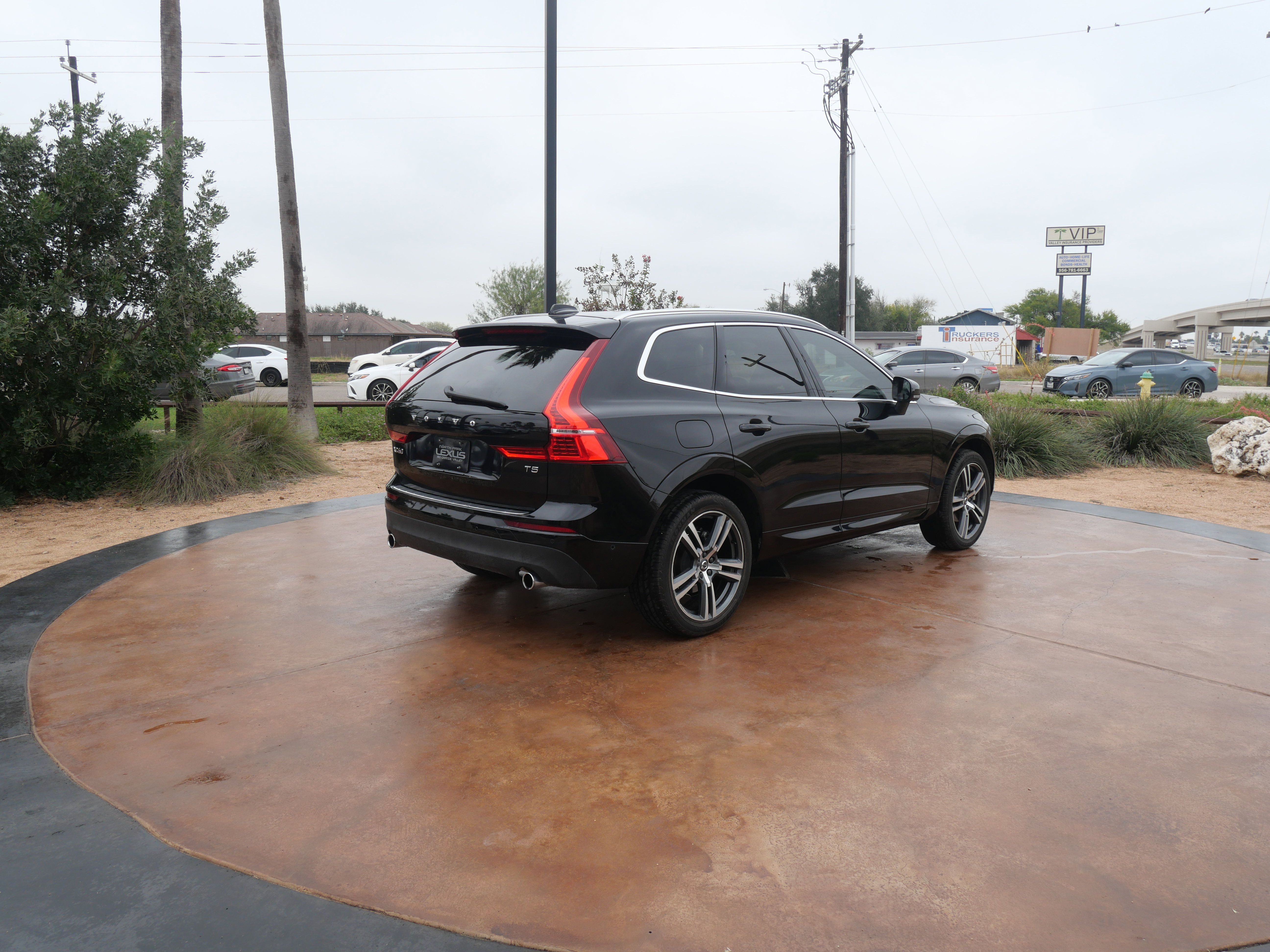 Used 2019 Volvo XC60 T5 Momentum w/ Protection Package Premier image 2