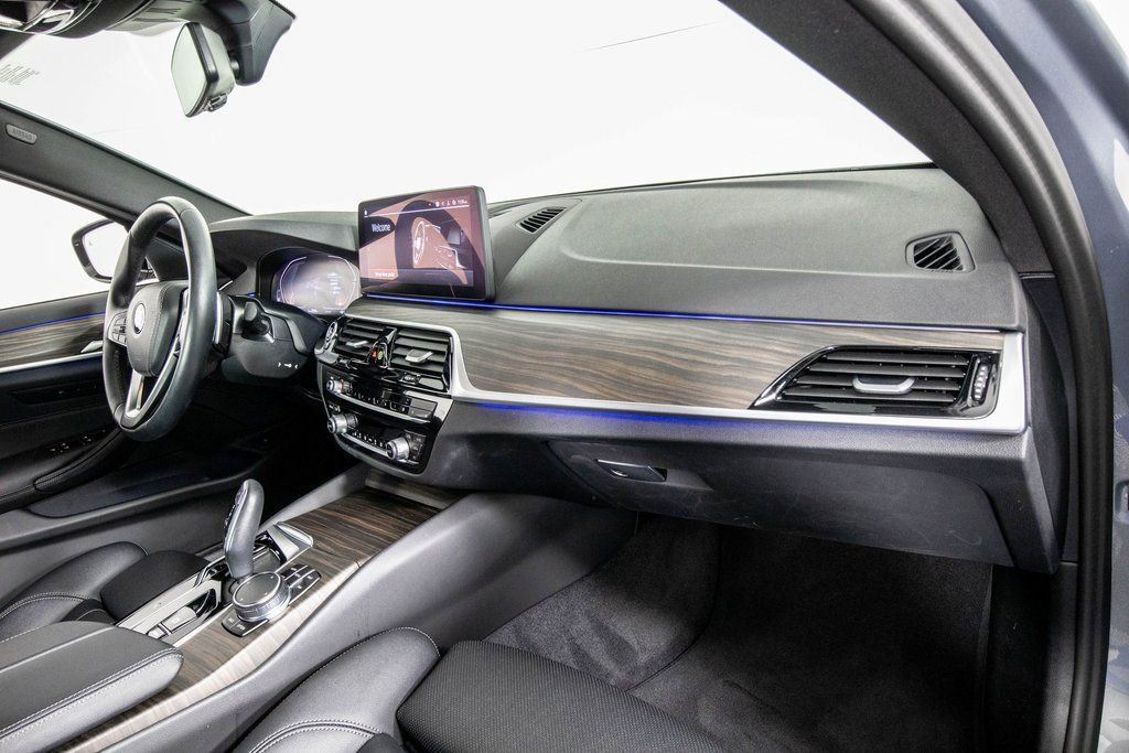 Used 2023 BMW 540i w/ Convenience Package image 18