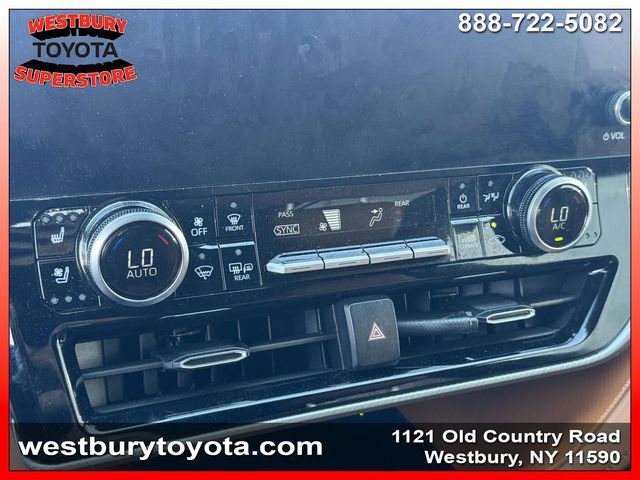 Used 2024 Toyota Highlander Platinum AWD/4WD image 32