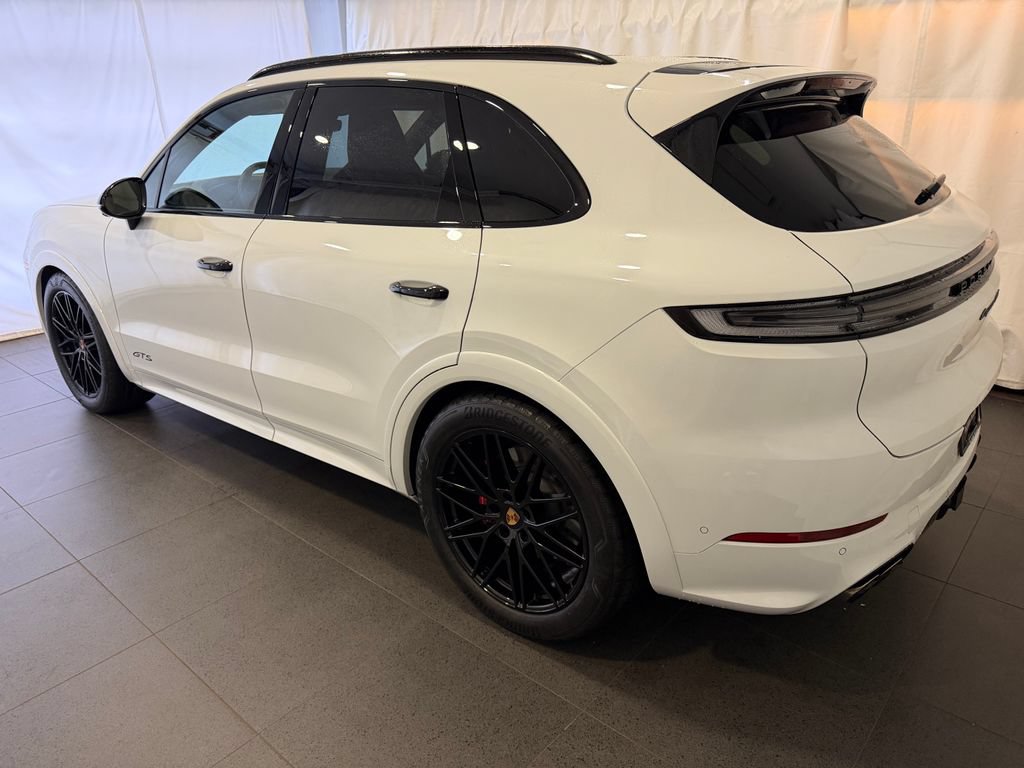 Certified 2025 Porsche Cayenne GTS AWD/4WD image 3