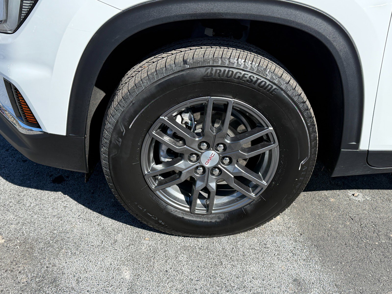 Used 2025 GMC Acadia Elevation image 9