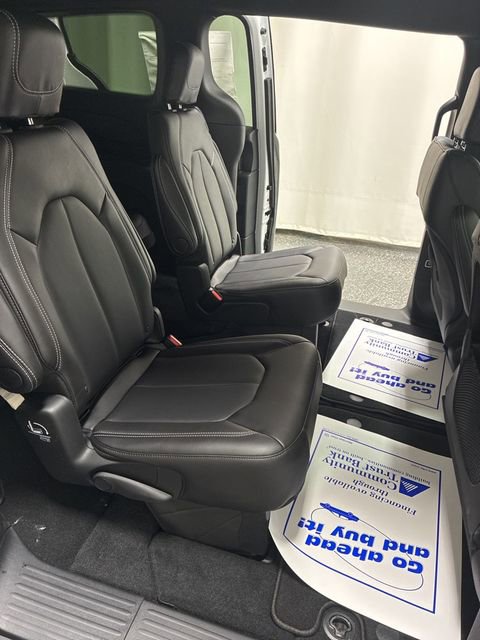 New 2026 Chrysler Pacifica Select w/ S Appearance Package image 25