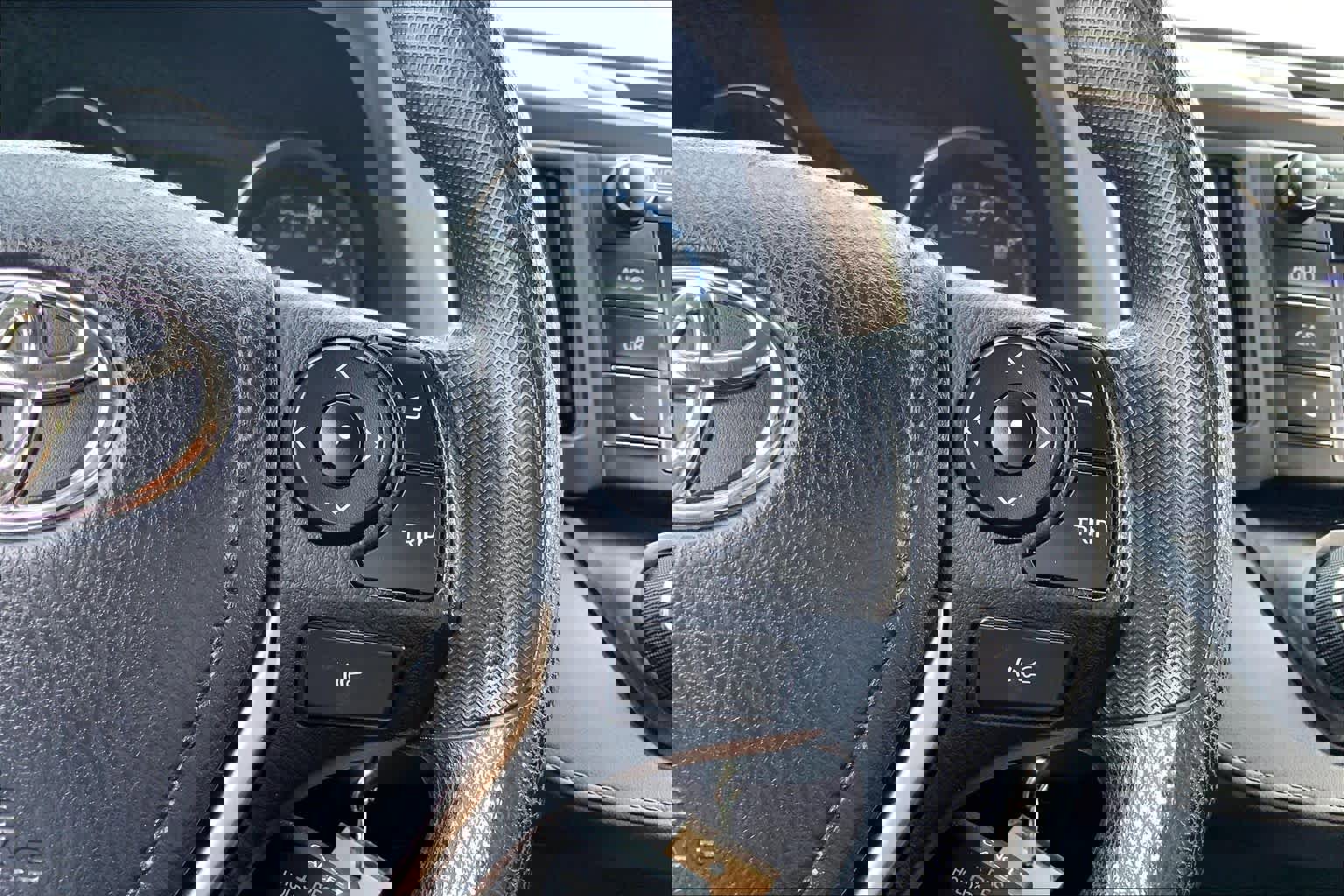 Used 2017 Toyota RAV4 LE FWD image 23