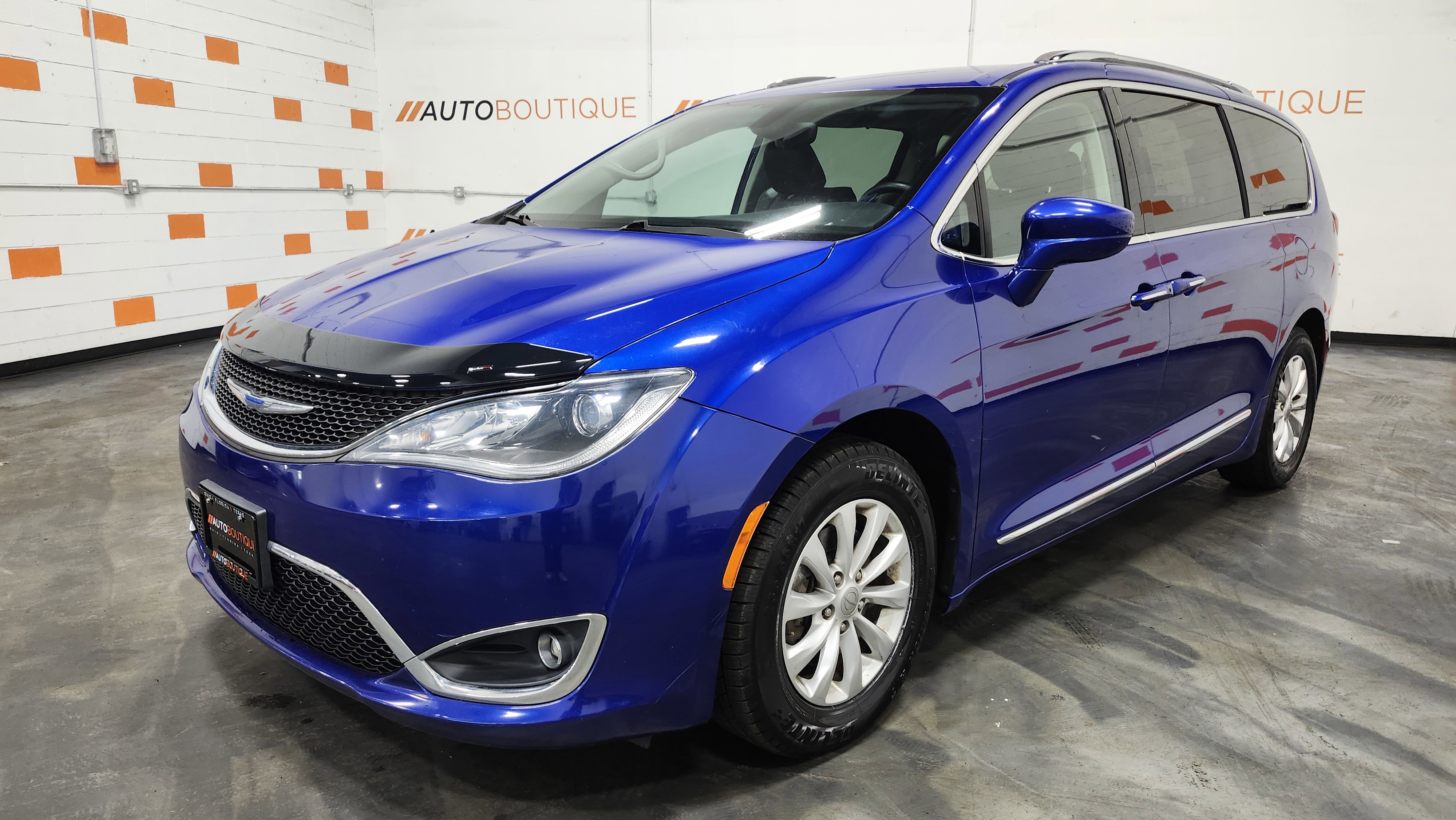 Used 2018 Chrysler Pacifica Touring-L image 12