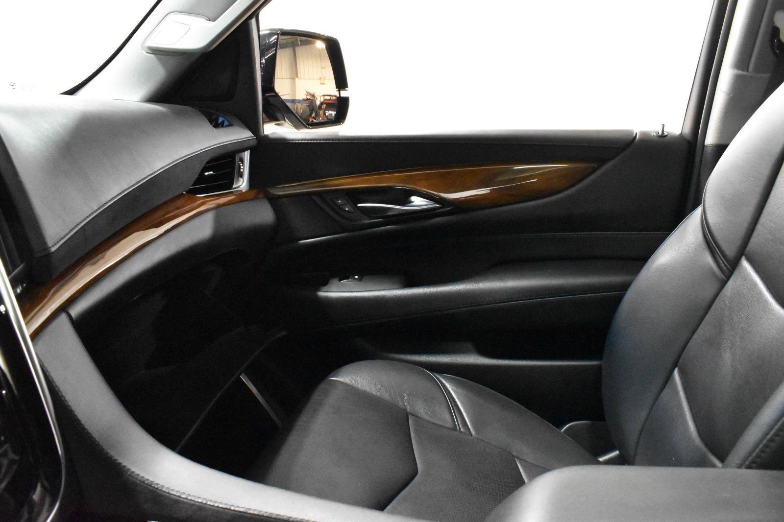 Used 2019 Cadillac Escalade Premium Luxury image 22