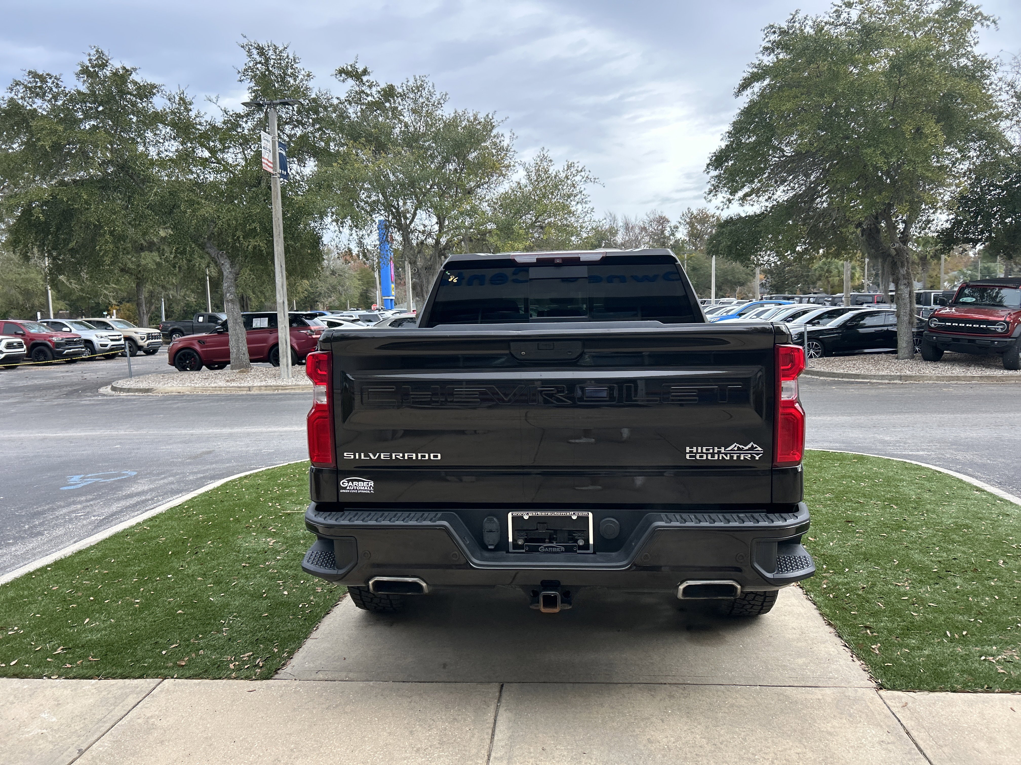 Used 2019 Chevrolet Silverado 1500 High Country w/ Technology Package image 4