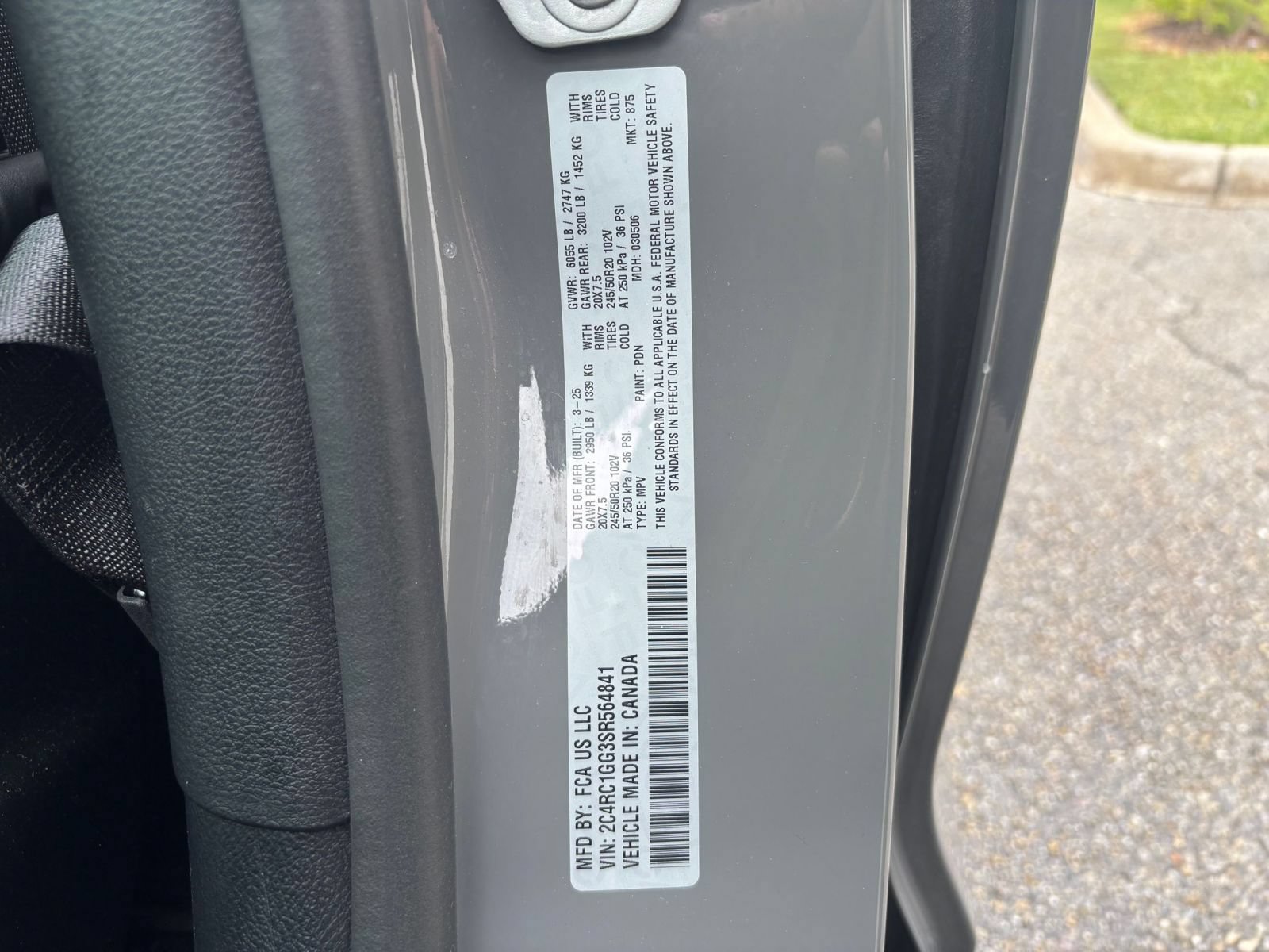 Used 2025 Chrysler Pacifica Limited FWD image 27